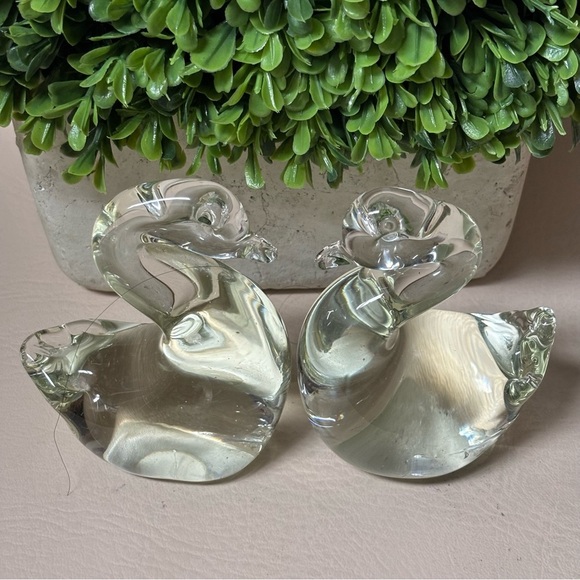 Set Action International Clear Glass Love Swans Figurines Paperweights - Picture 2 of 7
